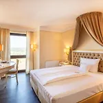 ホテル Burghotel 4*