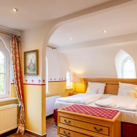 Burghotel Staufenberg 4*