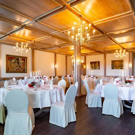 Hotel Burghotel Staufenberg 4*