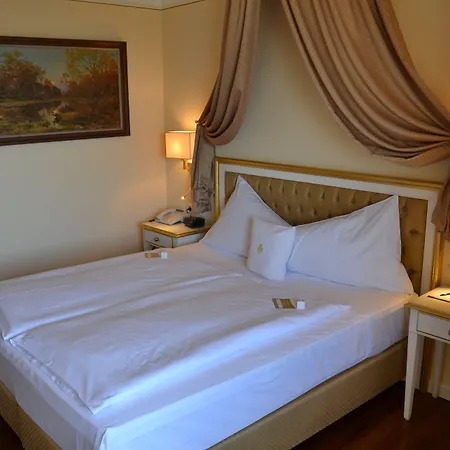 Burghotel Hotel 4*