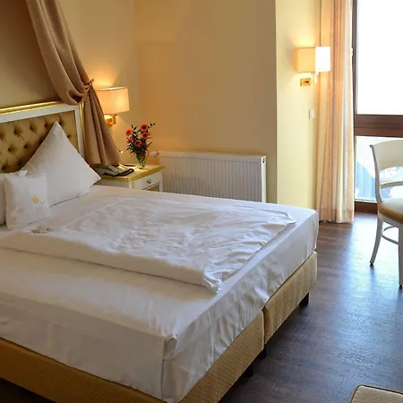 Burghotel Staufenberg Hotel 4*